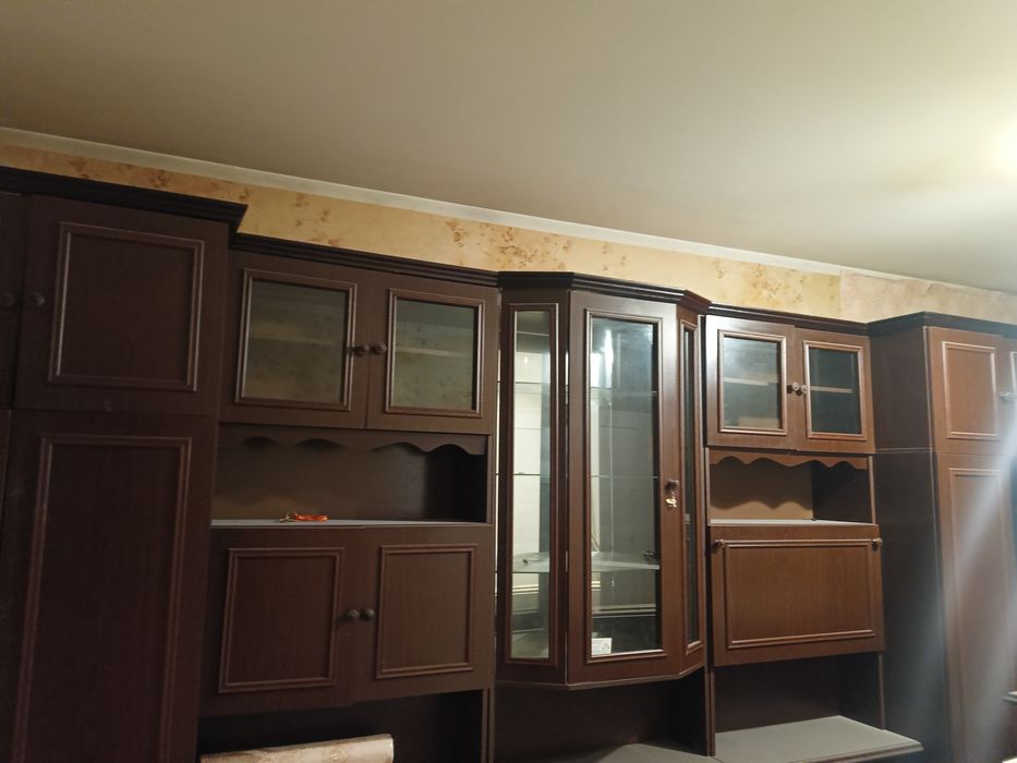 Отдам даром  стенка со шкафами ,самовывоз