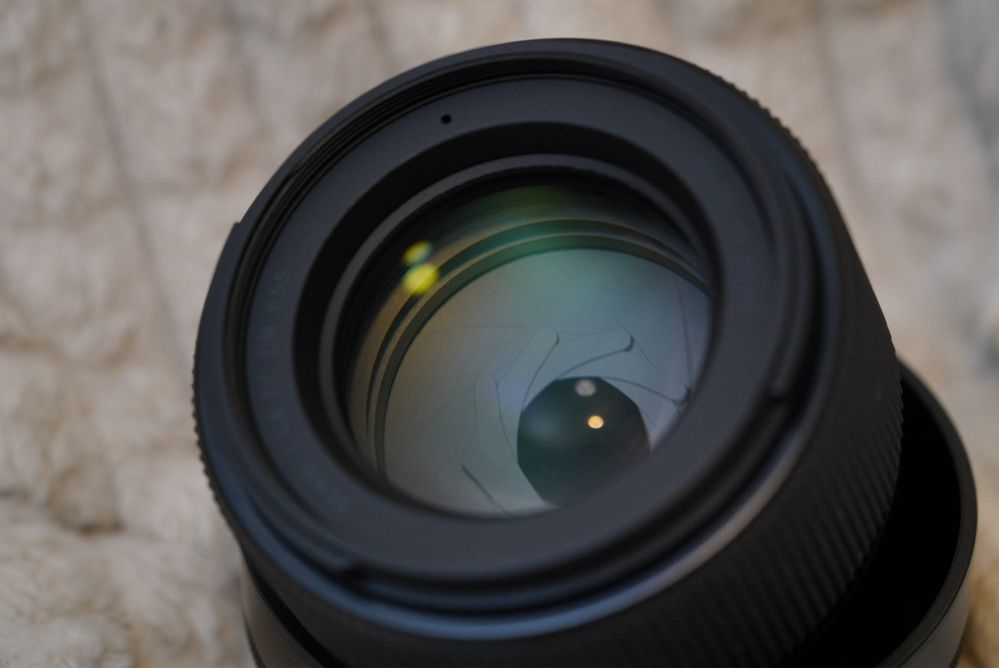 Obiectiv foto Sigma 56mm f1.4 - Fujifilm