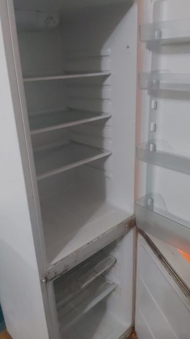 Холодильник сатылады запчастге 10.000