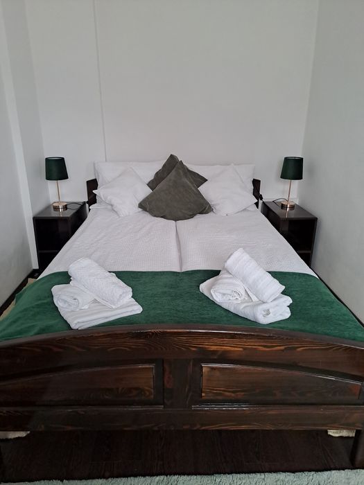 Apartament complet utilat  2 camere + 2 garaje