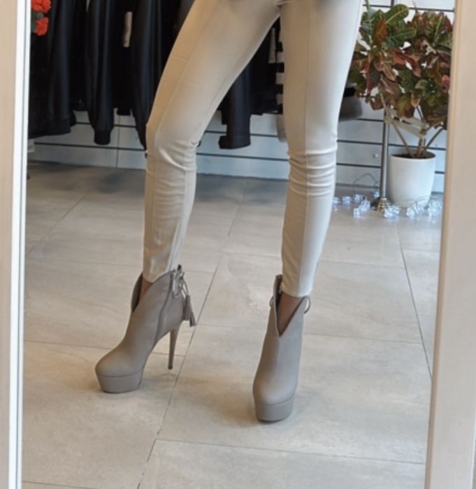 Vand ghete din piele Why Denis marimea 39 ca noi