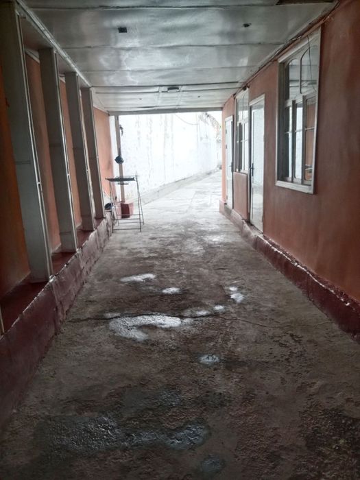 Uy sotiladi jizzax shaxar navoiy max u.shokirov beton kucha