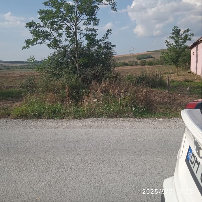 Vand teren intravilan loc de casa
