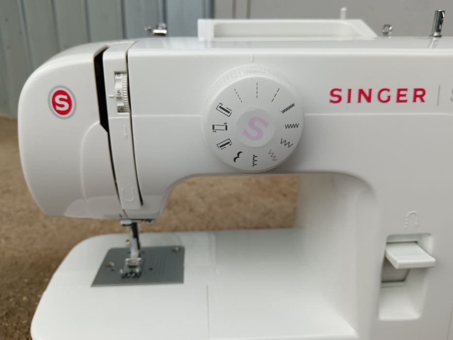 Mașina de cusut, SINGER 1306, cu pedală