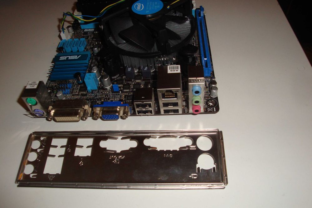 placa baza asus p8h61-i lx mini itx + procesor i3 3220 3.3ghz + cooler