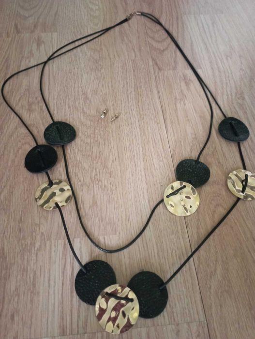 Готови стилни дамски комплекти бижута