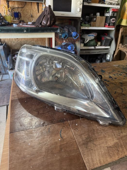 Фара ларгус правая оригинал рено