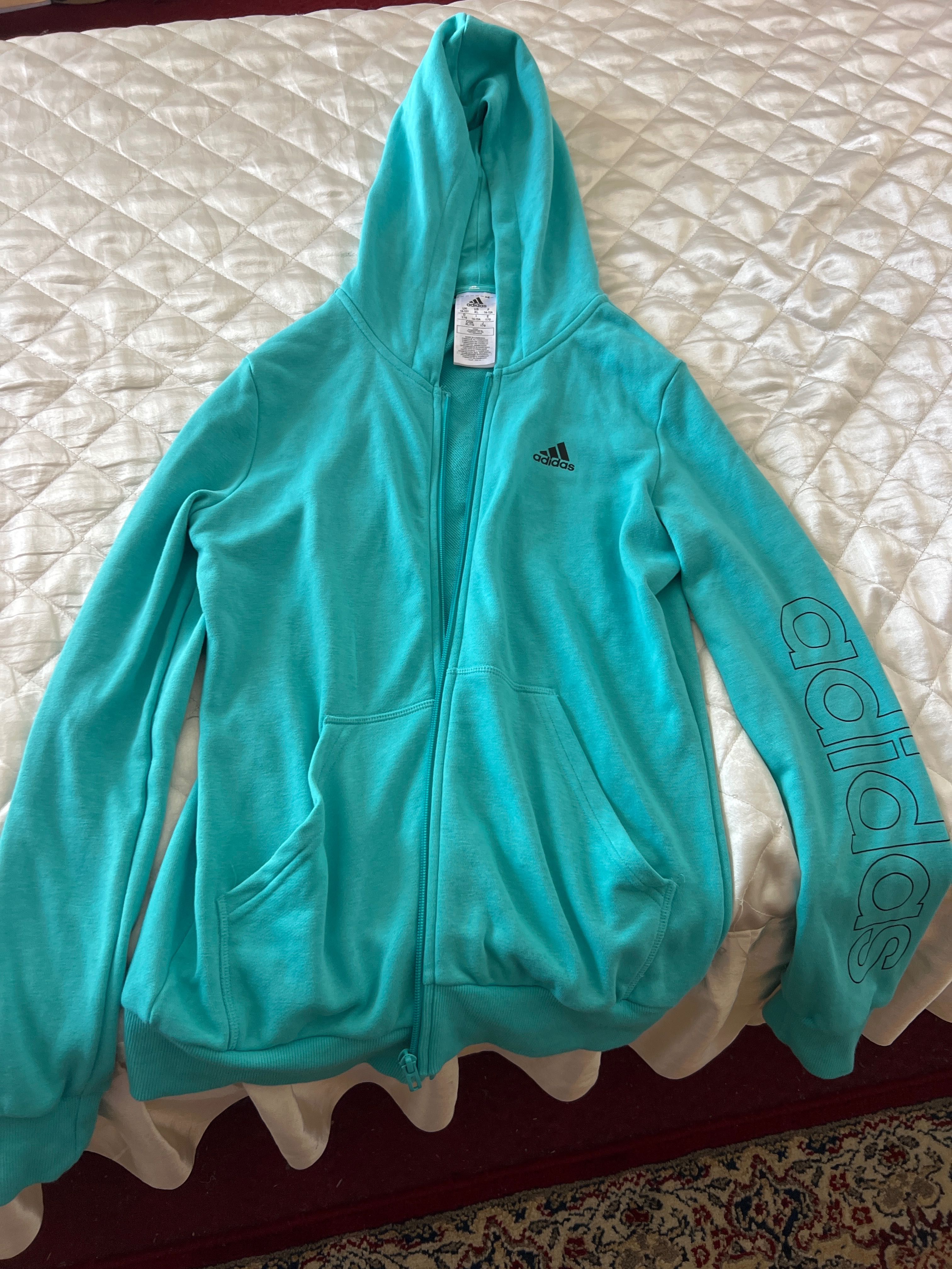 Суичър на Adidas