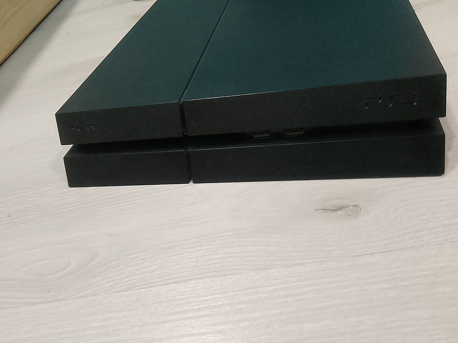 Продавам Playstation 4