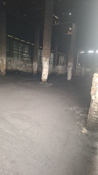 Noturar bino inshoot.Omborxonalar,er,angar,sklad.