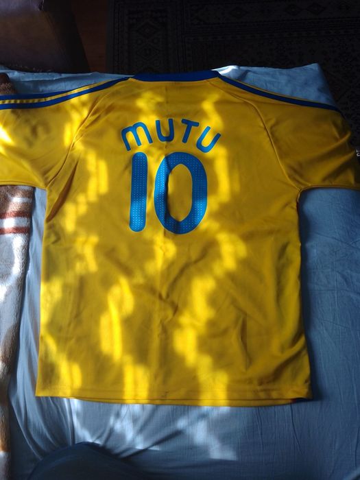 Vând tricouri sportive