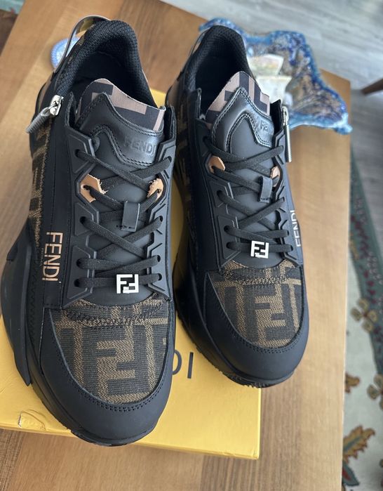 Обувки Fendi