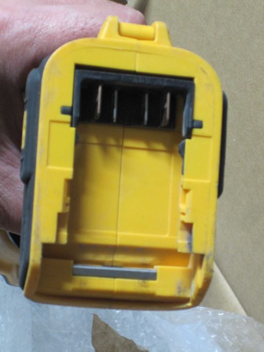 Polizor drept fără perii DEWALT- XR 18V - DCG426N-XJ