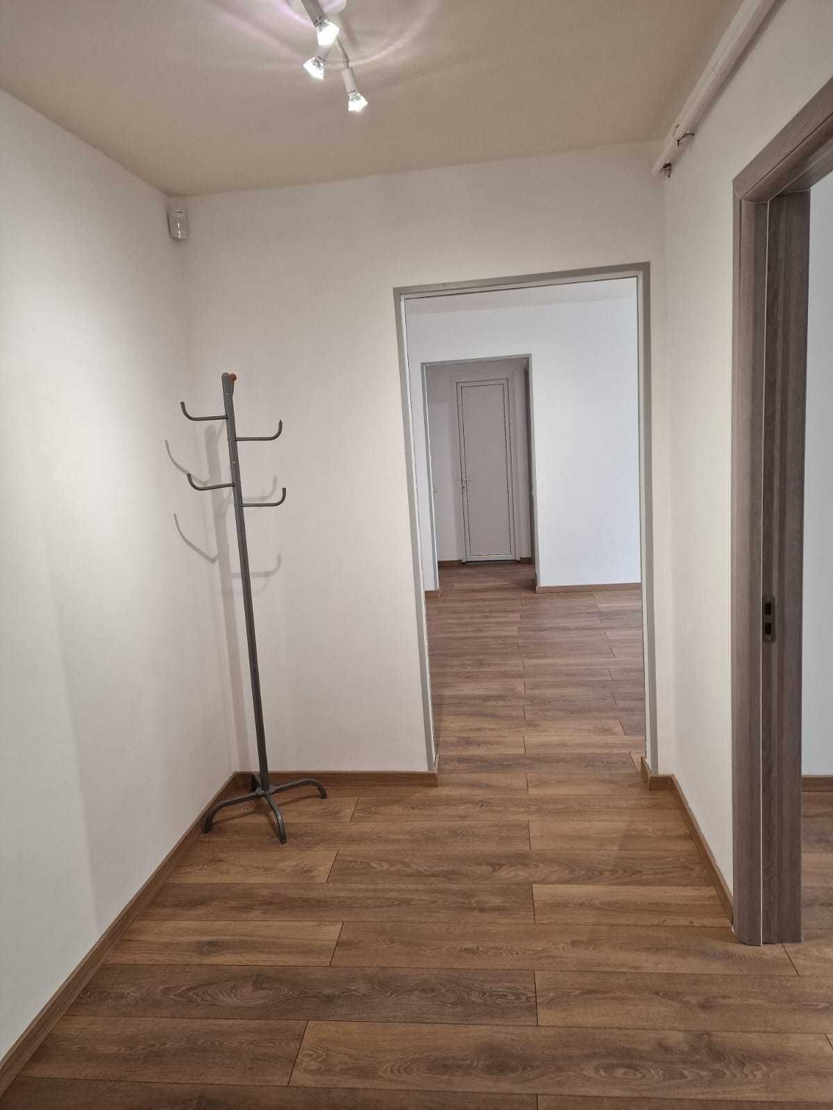 Spațiu renovat, central la câțiva pași de Liceul Petru Rareș