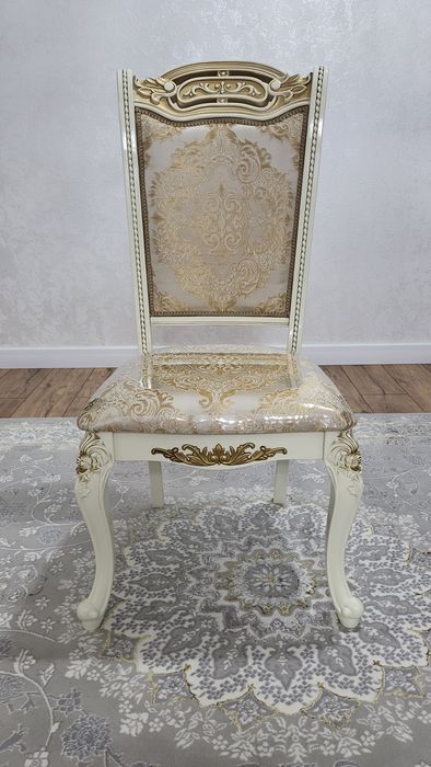 Стулья гостиные в хорошем состоянии