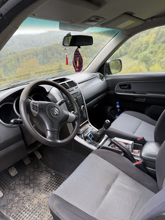 Vând Suzuki Grand Vitara 4x4 din 2007 motor 1.9 diesel in doua usi