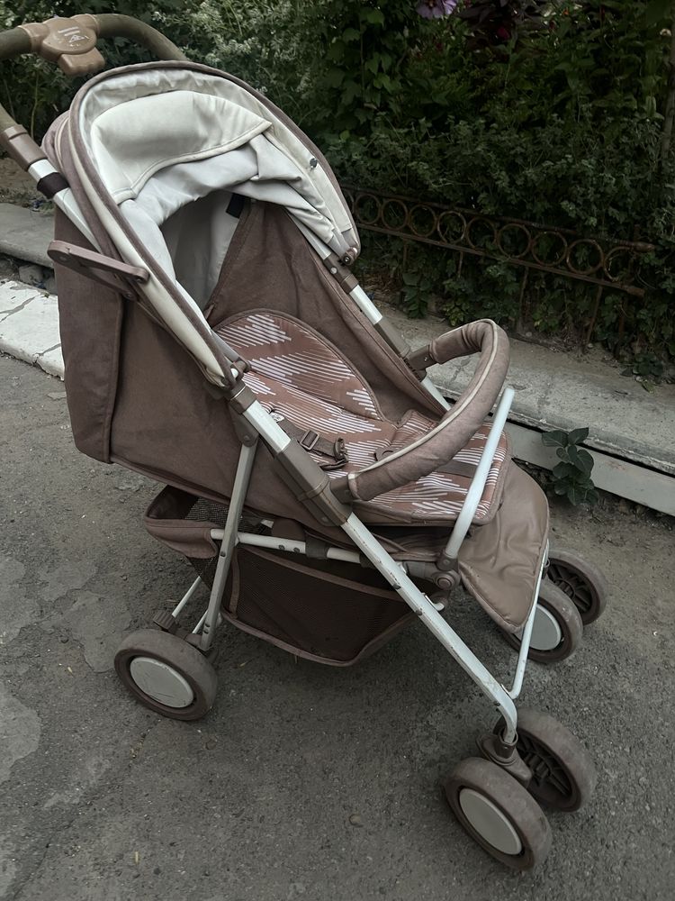 Продам коляску прогулочную на любую погоду