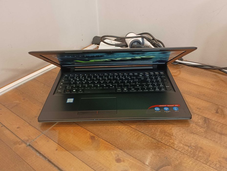 Лаптоп Lenovo ideapad 300 - i5 6200U / 15,6"
