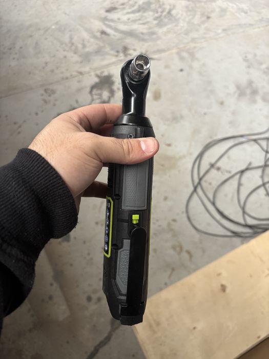 Акумулаторна тресчотка 3/8