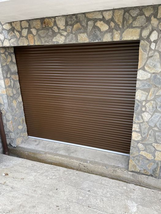 Uși de garaj tip rulou