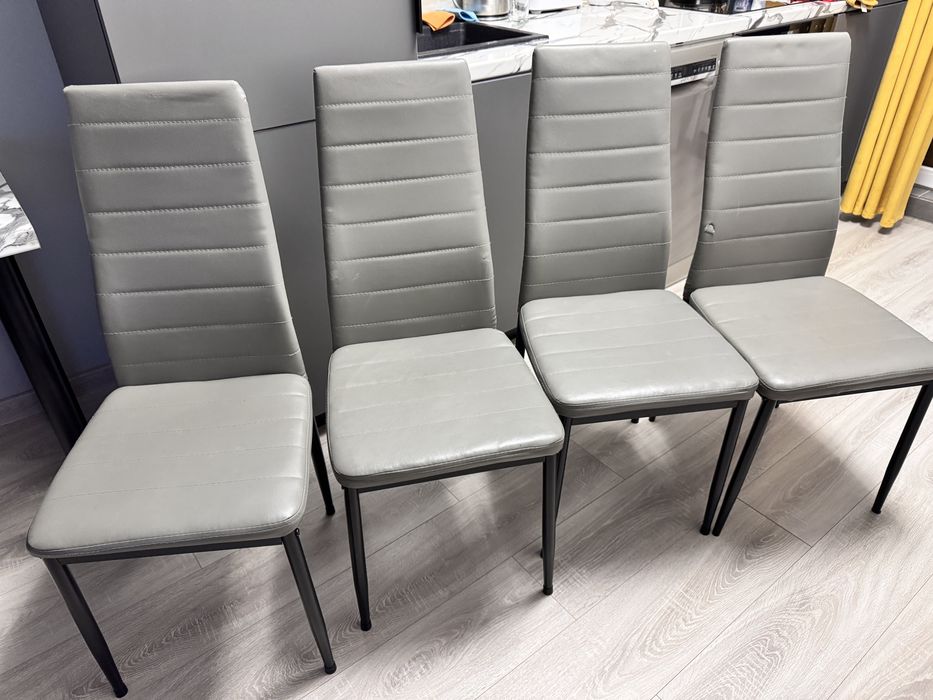 Vând set de 4 scaune de dining / bucătărie
