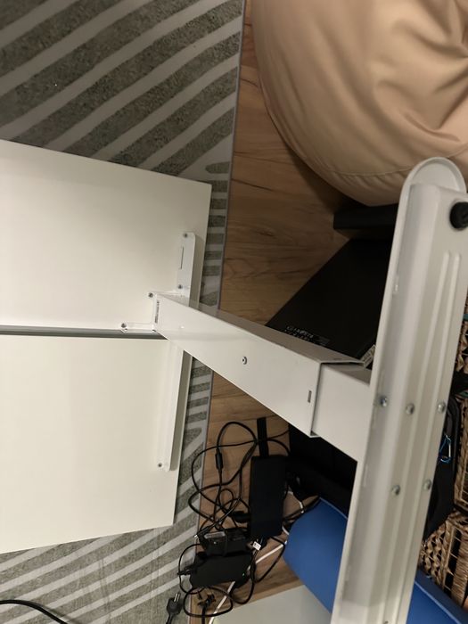 Регулируемо бюро 160×80 см – бяло (модел от JYSK)