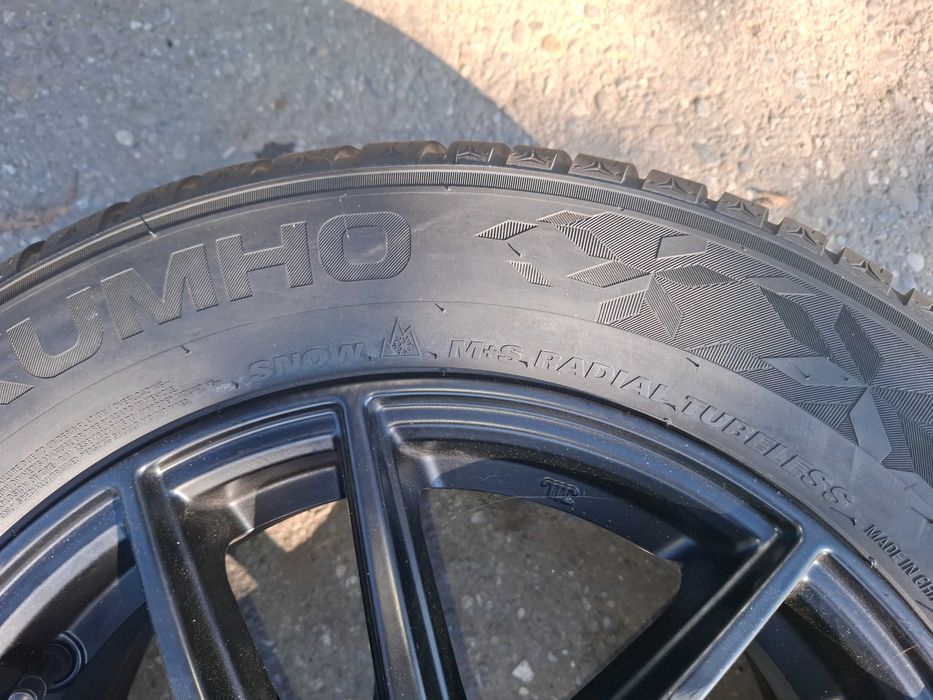 Vand 4 anvelope noi de iarna pe 15 inch.