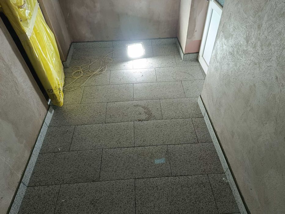 Amenajări interioare/exterioare – Gresie, faianță,montaj uși.