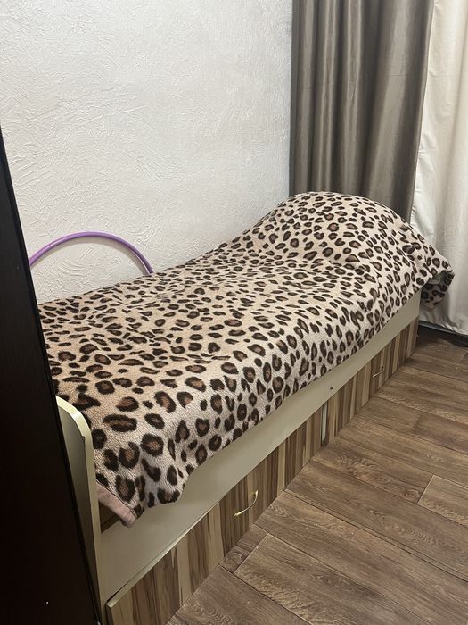 Продаю кровать ,в нормальном состоянии ,снизу есть два вещивых ящика