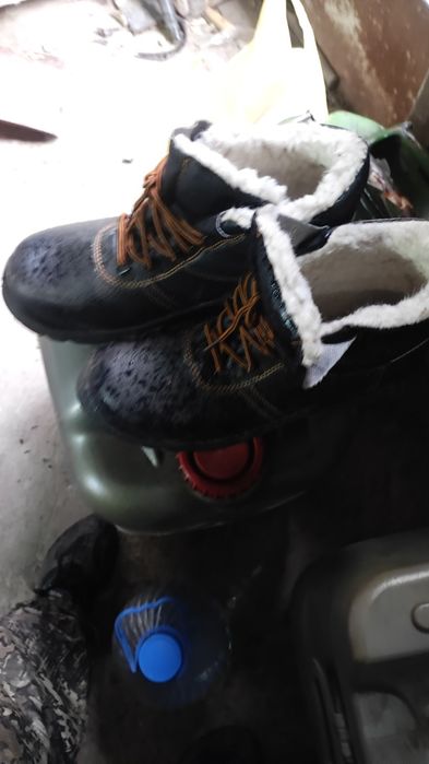 Зимние новые ботинки 44 размер