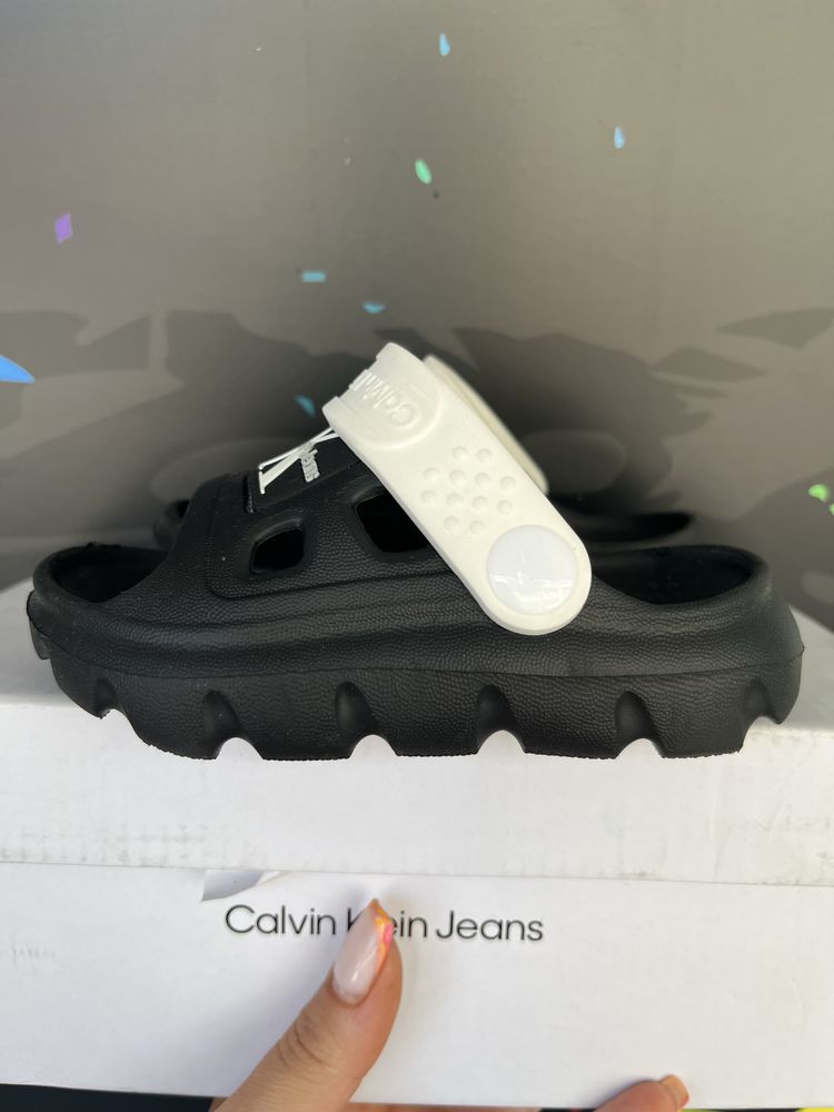 Детски Calvin Klein номер 22/23