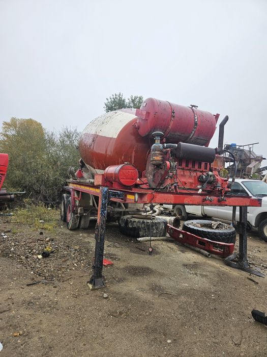 Se vinde semiremorca cu malaxor beton