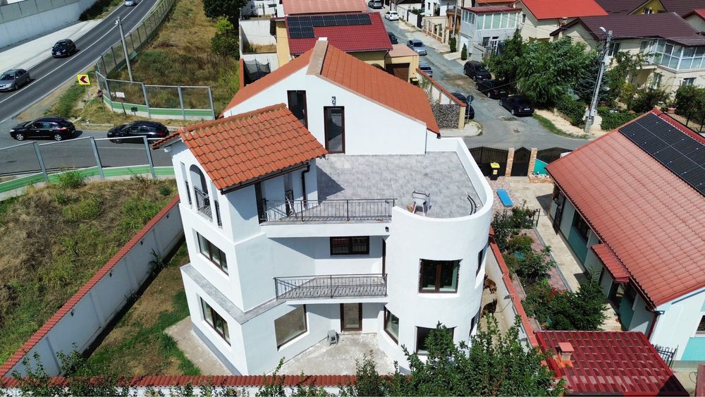 Vila cu 4 dormitoare, terasa si garaj - Lumina, Constanta