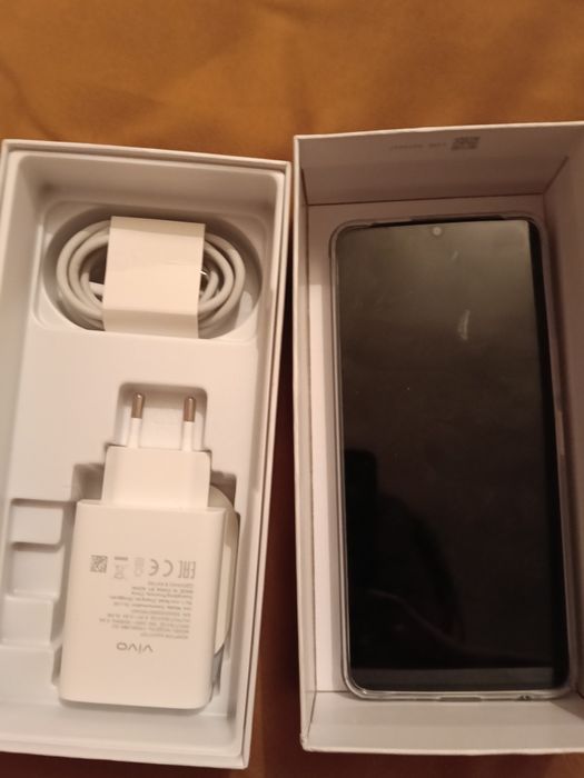 VIVO Y04 новый продам