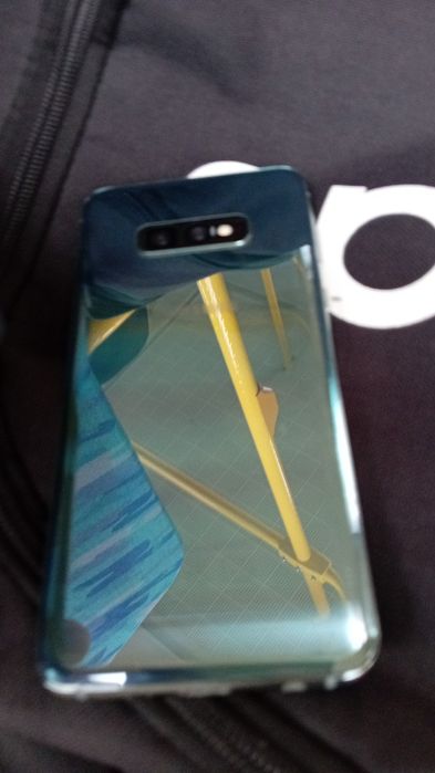 Samsung s10e отличные состояние