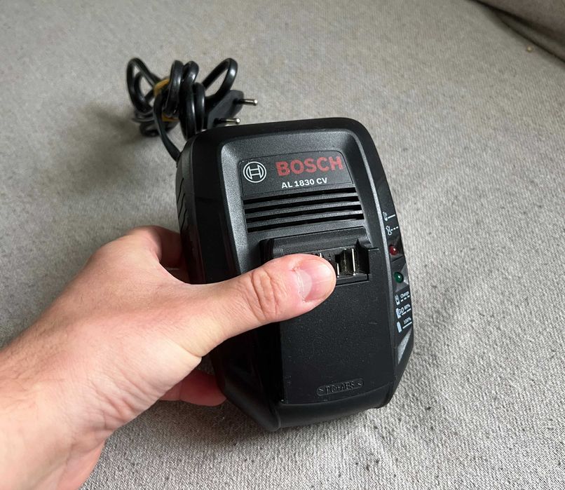 Incarcator Bosch AL 1830 CV defect pentru acumulatori 14V 18V Li Ion