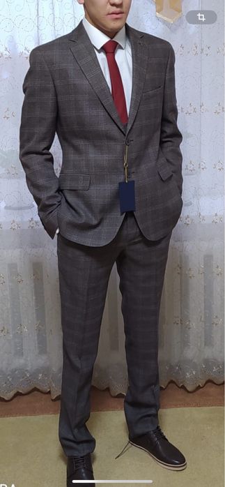 Продам мужской костюм срочно