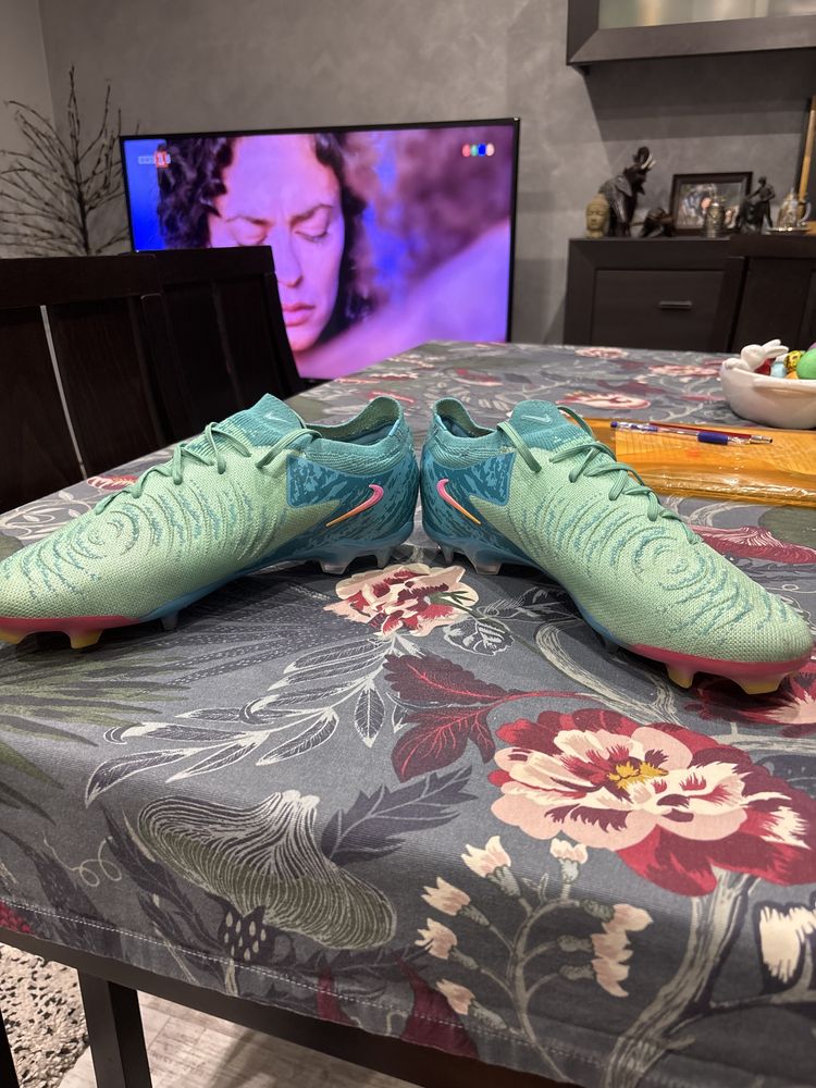Футболни бутонки-Nike Phantom GX II Elite LV8 FG