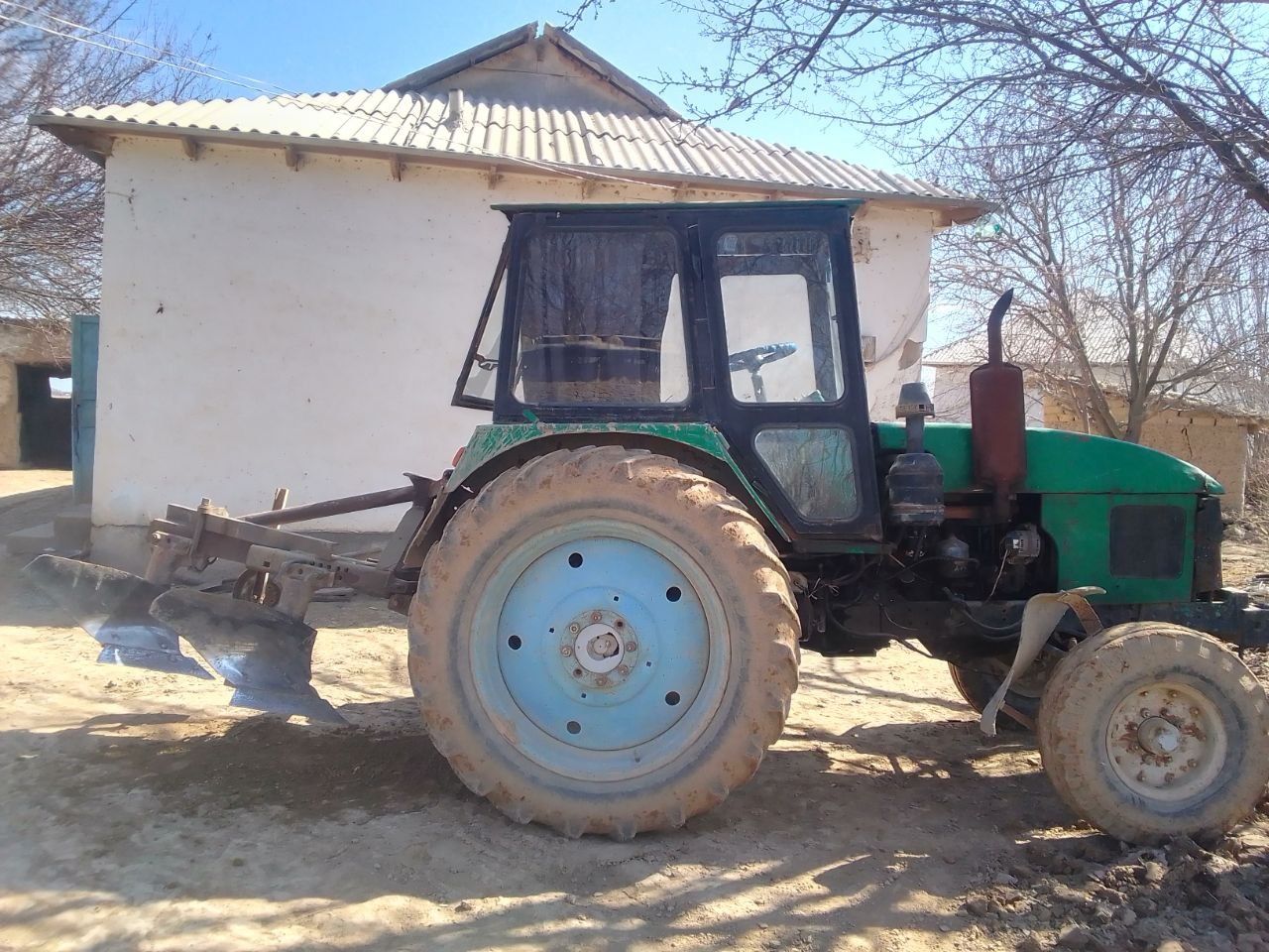 Traktor sotiladi