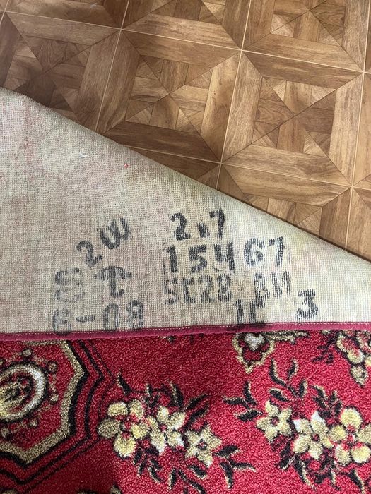 Продам одинаковые два ковра