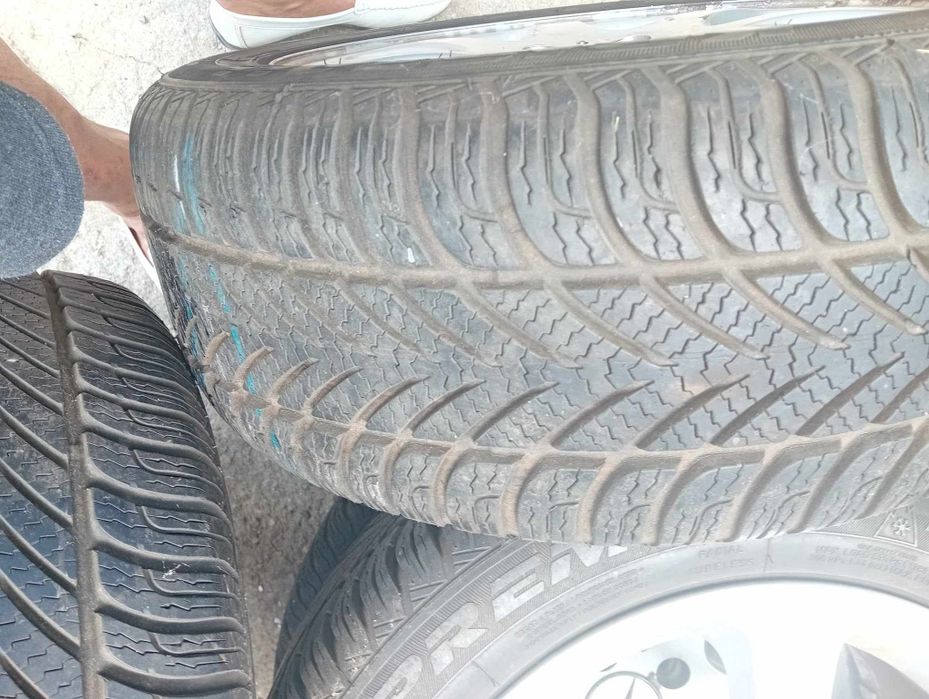 De vânzare roți Mercedes Benz la prețul de 1100 roni