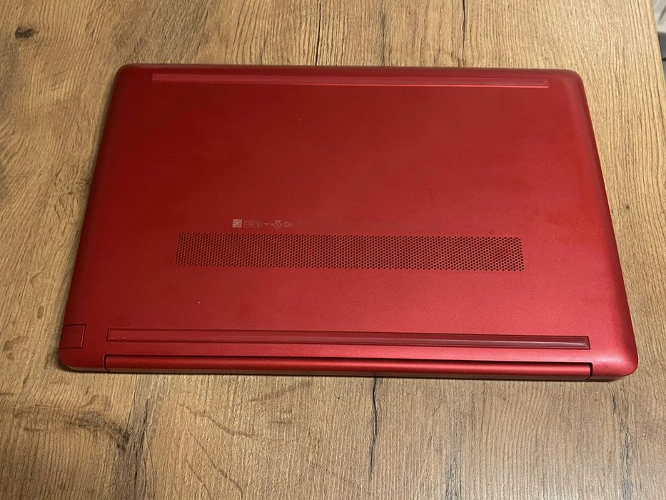 Laptop HP 15,6 inch  Red Slim Aspect impecabil
