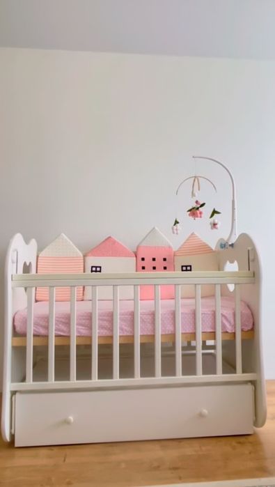 Продам детскую кроватку + подарки