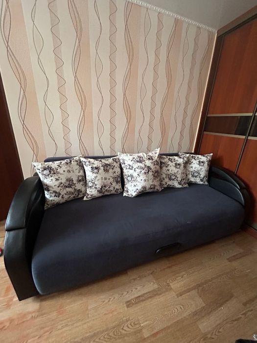 Диван с креслом и пуфик