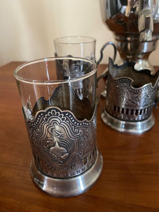 Руски самовар с 3 стакана и прибор за подправки