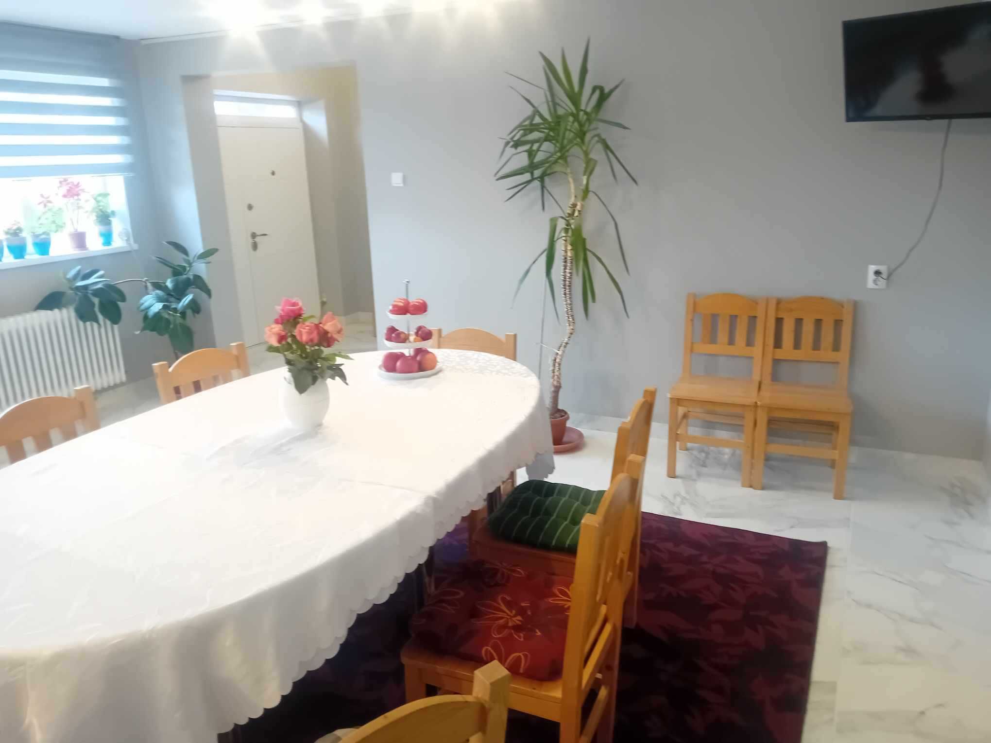 Vila relativ noua 250mp 1 Mai la sosea 700mp teren si casa batrineasca