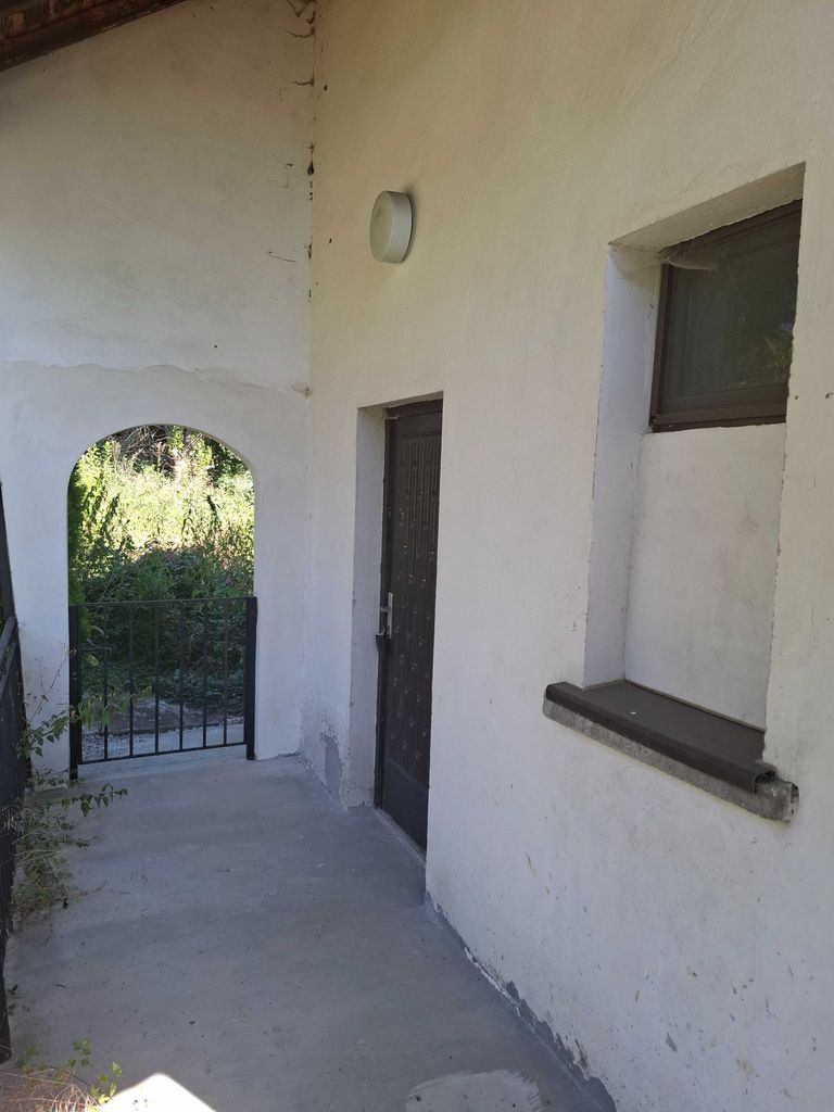 Продава се Къща в Радомир - 27 кв.м за 2038 €/кв.м - Снимка #2