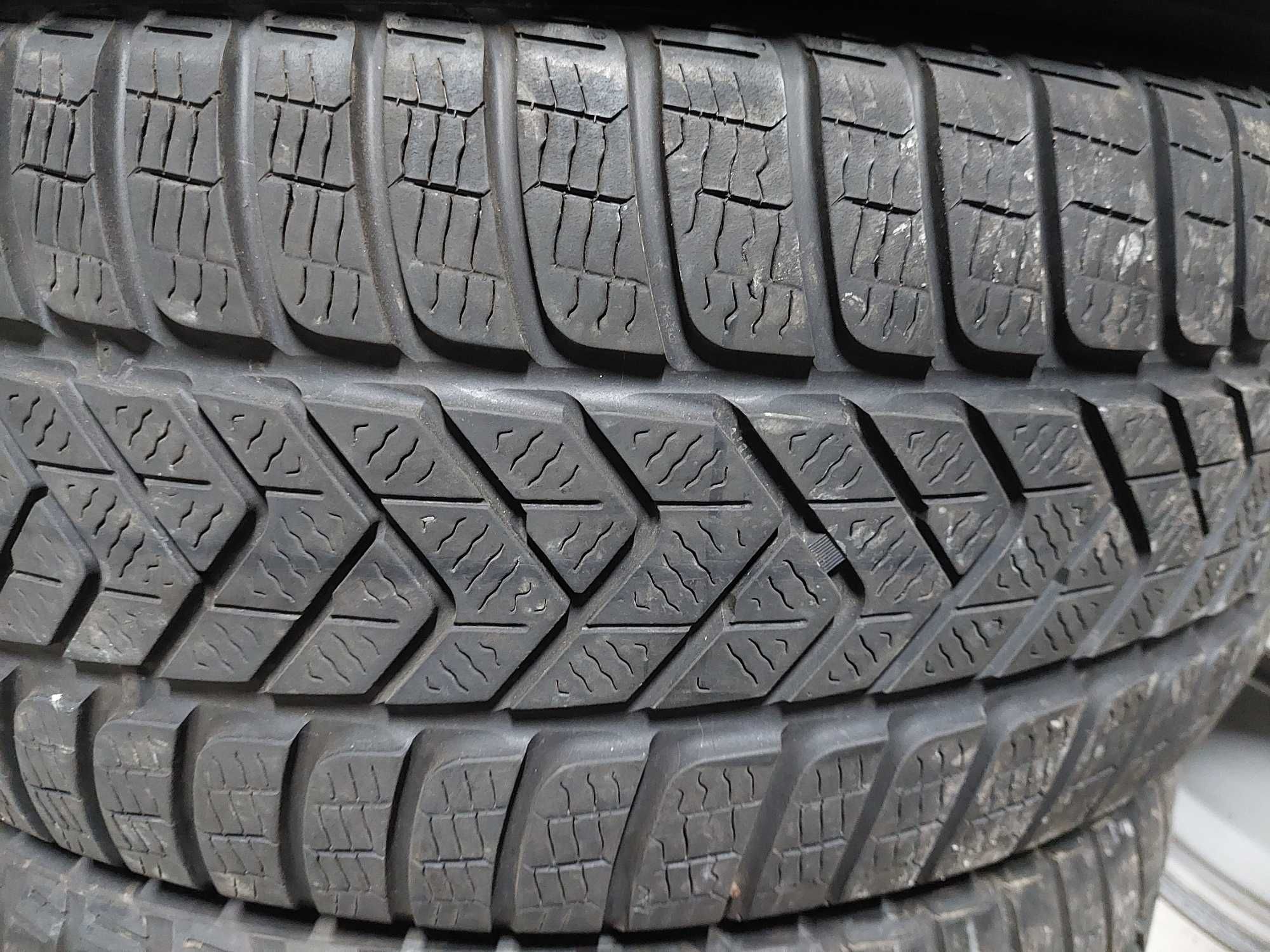 235 55 17,4buc iarna PIRELLI SOTTOZERO3,peste6mm