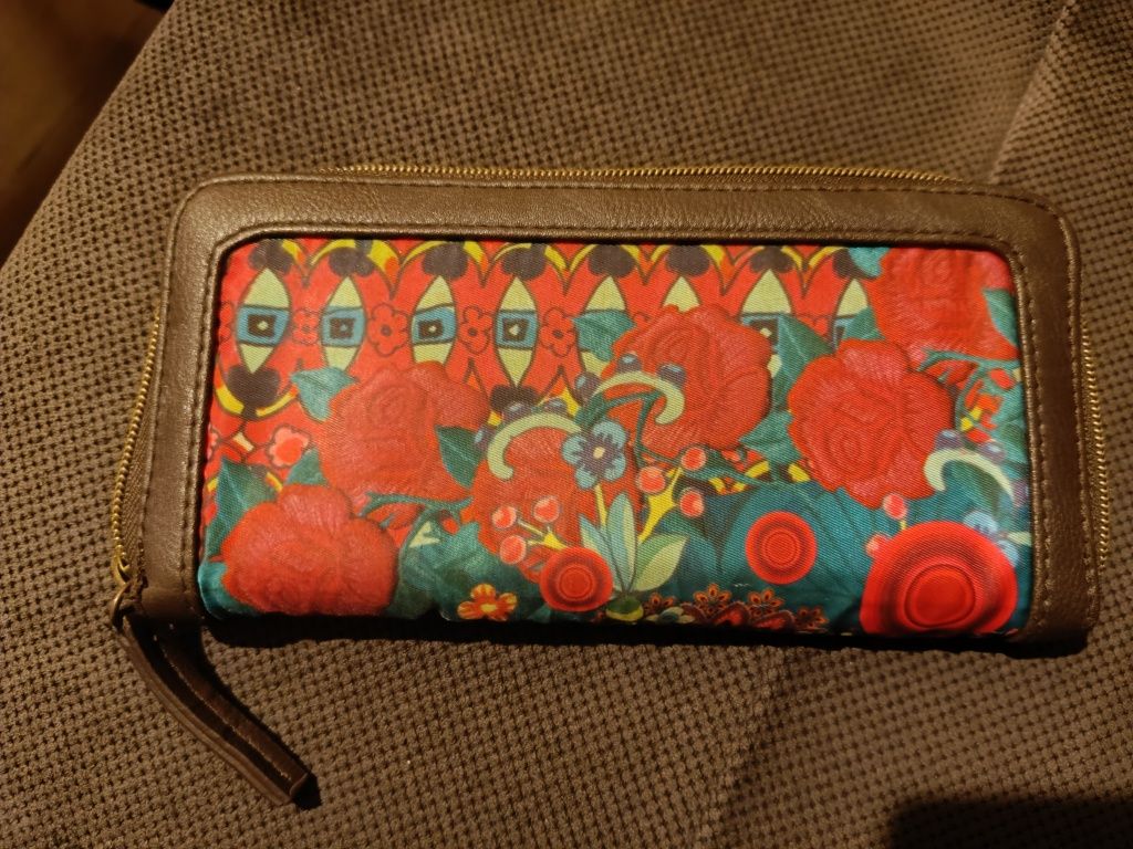 Desigual оригинално портмоне-35 лв