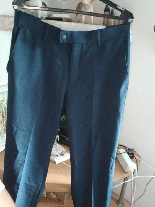 Vând costum albastru